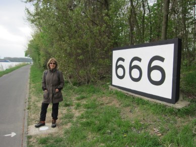 Rhein 666km marker